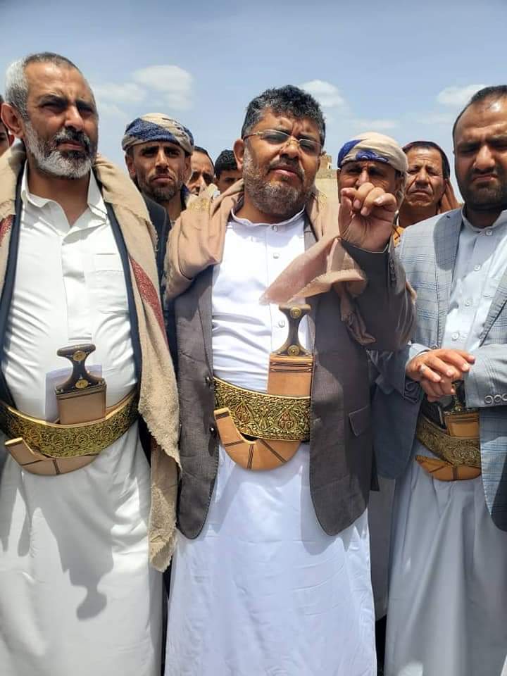 الحوثي يتفقد الوضع التمويني في المحطات المركزية لتوزيغ الغاز ..