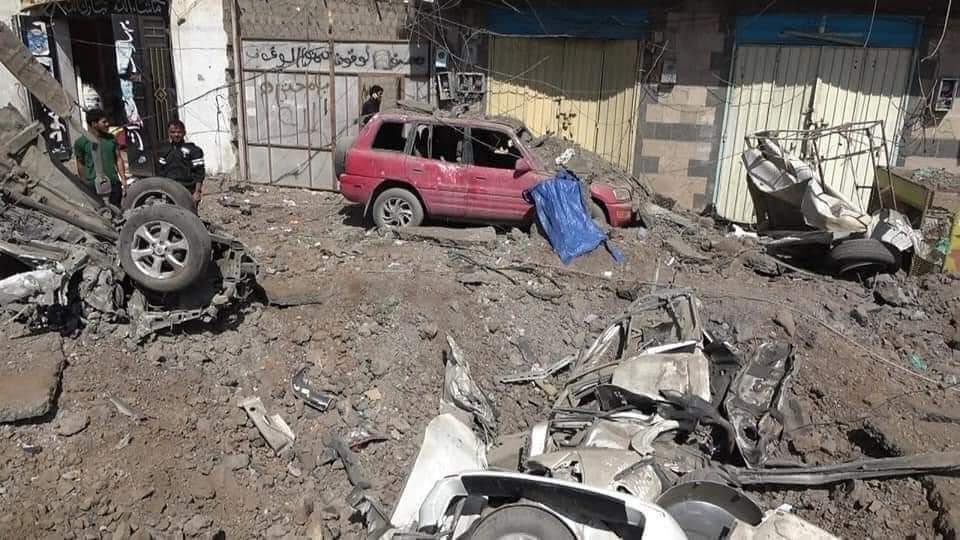 شاهد بالصور المؤسفه جدا .. أضرار قصف العدوان السعودي  بحي النهضة في أمانة العاصمة ..