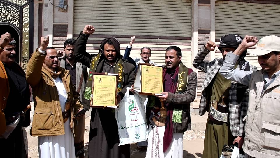 عدد من الوكلاء وقيادات السلطة المحلية والمكتب التنفيذي بشبوة يتفقدون اسر الشهداء من ابناء المحافظة في أمانة العاصمة ومحافظة صنعاء