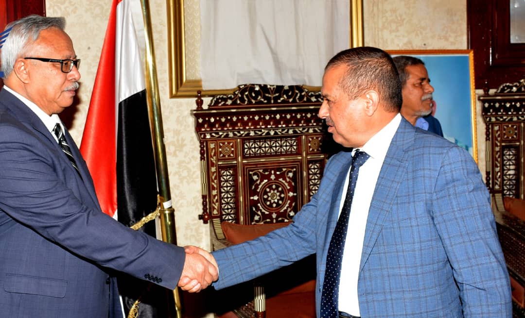 بحضور رئيس الوزراء وقيادات الدولة اليمن تشييع فقيدها المناضل اللواء علي محمد الطمبالة العولقي