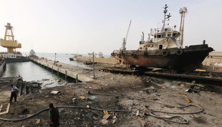 شاهد بالصورة الدمار الذي خلفته غارات طيران العدوان على ميناء الحديدة