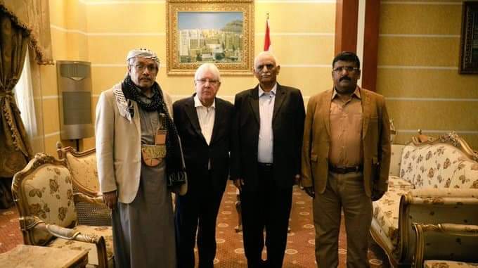 صور  للمبعوث الأممي في اليمن مع أكبر مشائخ مأرب  بالعاصمة صنعاء