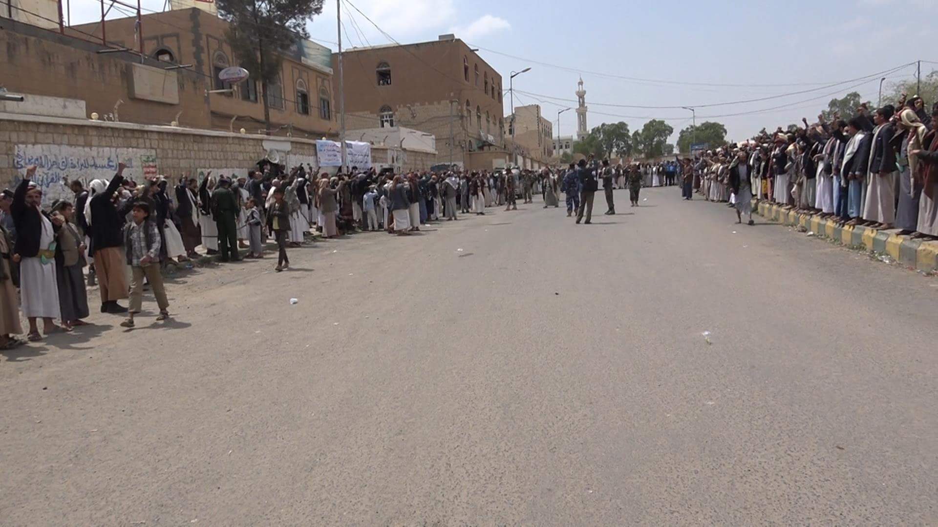 دشن مجلس التلاحم القبلي فرع محافظة عمران الحملة الشعبية  لدعم سلاح الجو المسير بالمال في مكاتب البريد بالمحافظة