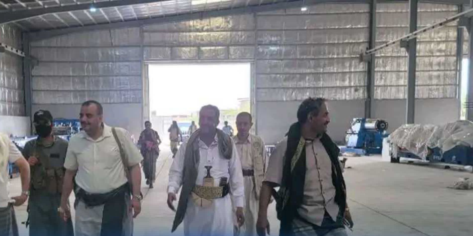 القائم بأعمال وزير الاقتصاد يطّلع على أوضاع عدد من المصانع المتعثرة ومشاريع صناعية قيد الإنشاء بالحديدة