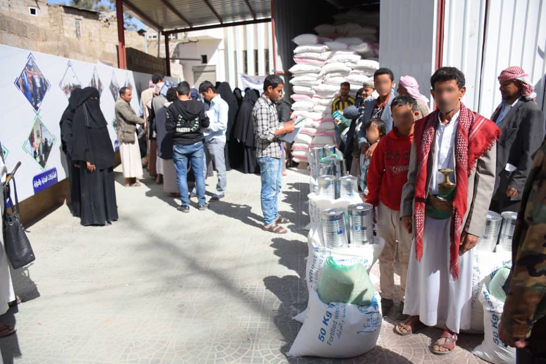 بالصور.. للعام الثالث على التوالي منظمة الأشخاص ذوي الإعاقة المزدوجة توزع السلة الغذائية الشهرية للمعاقين