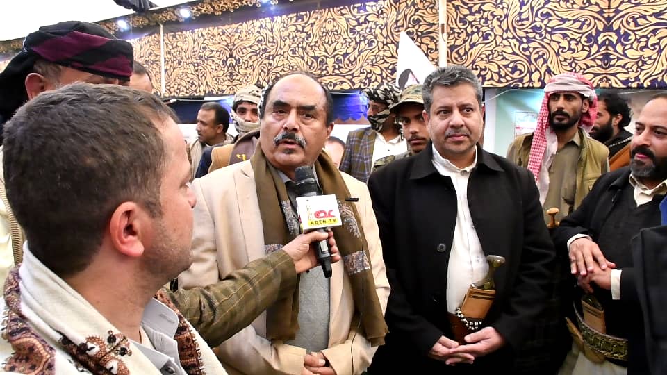 العزي واللواء العولقي وقيادات السلطة المحلية والمكتب التنفيذي بشبوة يزورون معرض صور الشهداء من أبناء المحافظات الجنوبية