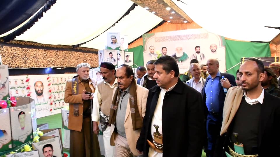 العزي واللواء العولقي وقيادات السلطة المحلية والمكتب التنفيذي بشبوة يزورون معرض صور الشهداء من أبناء المحافظات الجنوبية