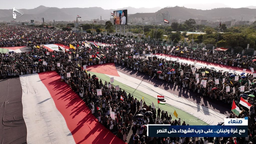 شاهد بالصور .. حشود مليونية تخرج الى ميدان السبعين ترد على قمة العار في عاصمة الترفية في الرياض والطيران يحلق مستهدفا