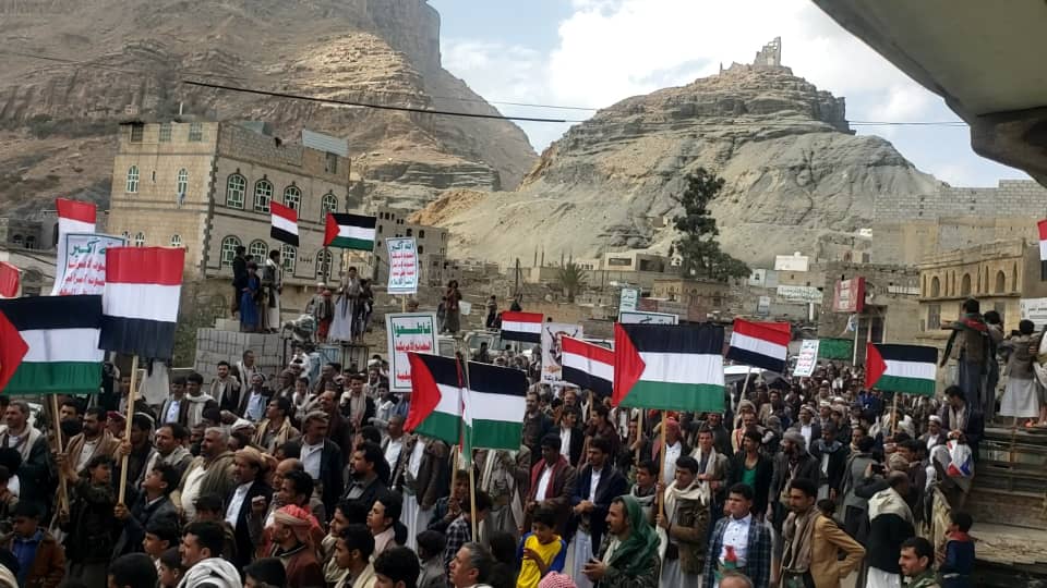 عمران : ابناء مديرية مسور يخرجون في مسيرة حاشدة عقب صلاة الجمعة تضامنا مع الشعب الفلسطيني المظلوم
