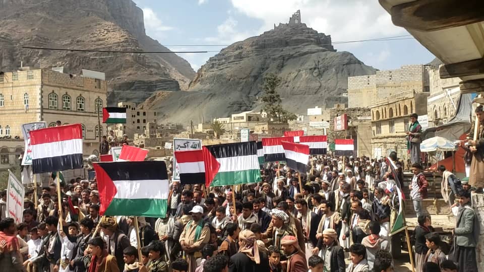 عمران : ابناء مديرية مسور يخرجون في مسيرة حاشدة عقب صلاة الجمعة تضامنا مع الشعب الفلسطيني المظلوم