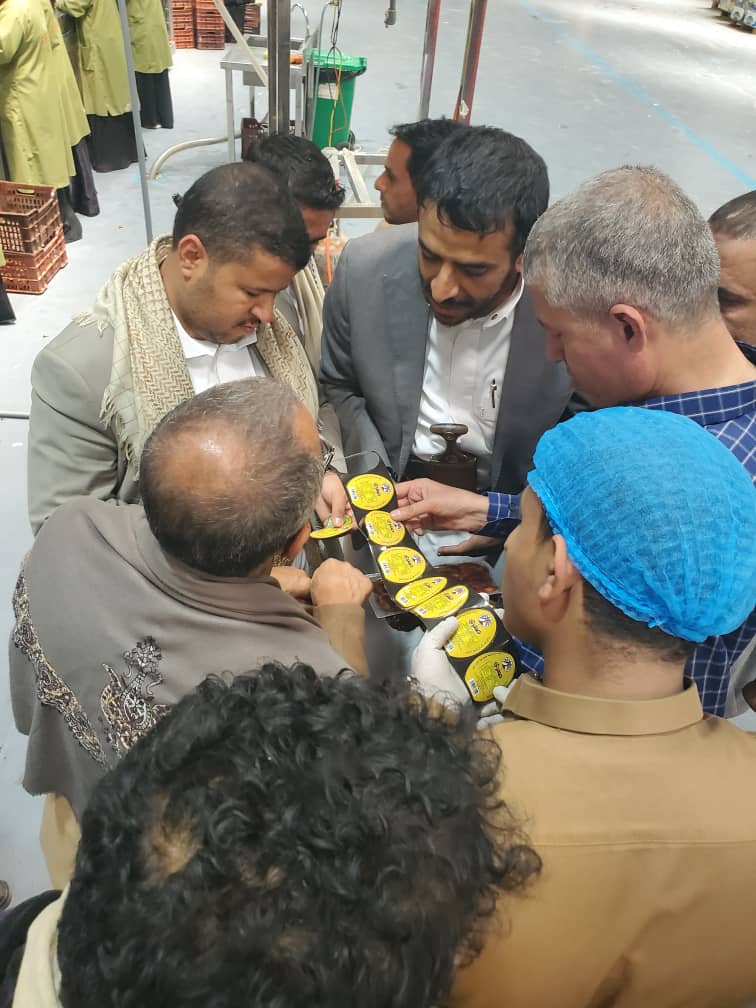 مدير عام هيئة المواصفات يطلع على سير العمل في الشركة اليمنية لتعبئة التمور ويؤكد أهمية الالتزام بالمواصفات القياسية