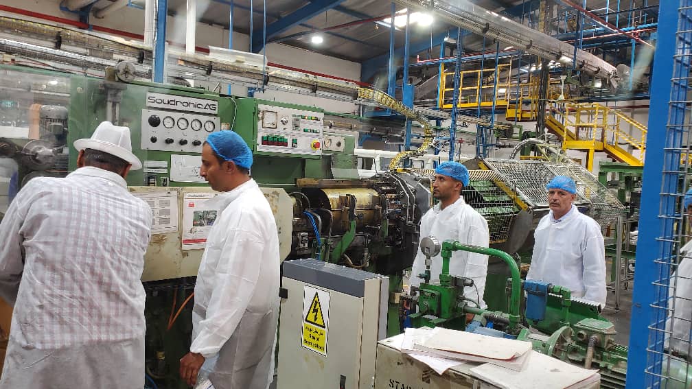هيئة المواصفات بمحافظة تعز تنفذ نزولًا للرقابة على المصانع.