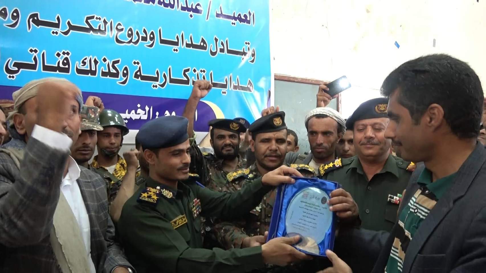 صور .. تكريم رسمي لطاقم قناة اليمن اليوم بعمران