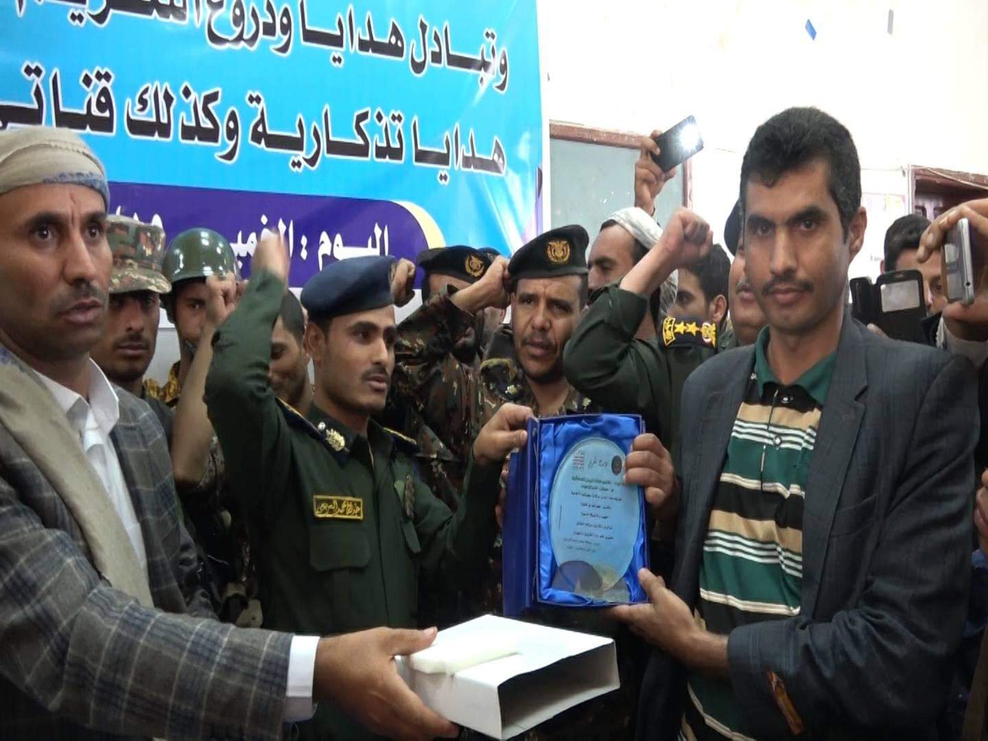 صور .. تكريم رسمي لطاقم قناة اليمن اليوم بعمران