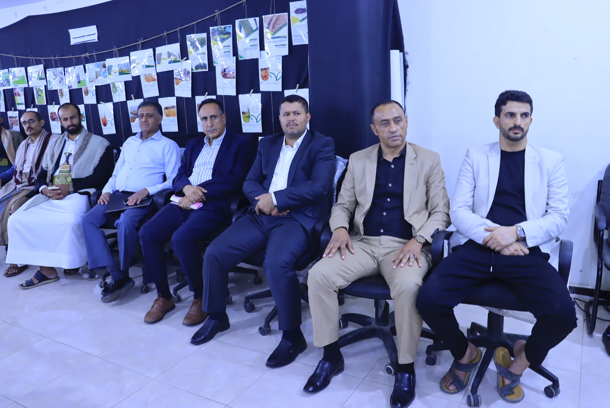 مدير عام هيئة المواصفات يشهد اختتام الدورة التدريبية المتخصصة في خياطة الملابس القطنية لأسر الشهداء