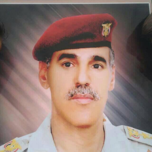 بالصورة المرتزق طارق عفاش يفقد ذراعه الأيمن