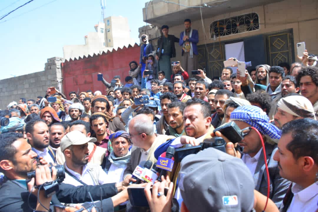 بحضور كبار مشائخ ومراغات القبائل اليمنية : صلح قبلي ينهي قضية قتل بين آل طعيمان من قبائل مأرب وآل العواضي من قبائل إب ...