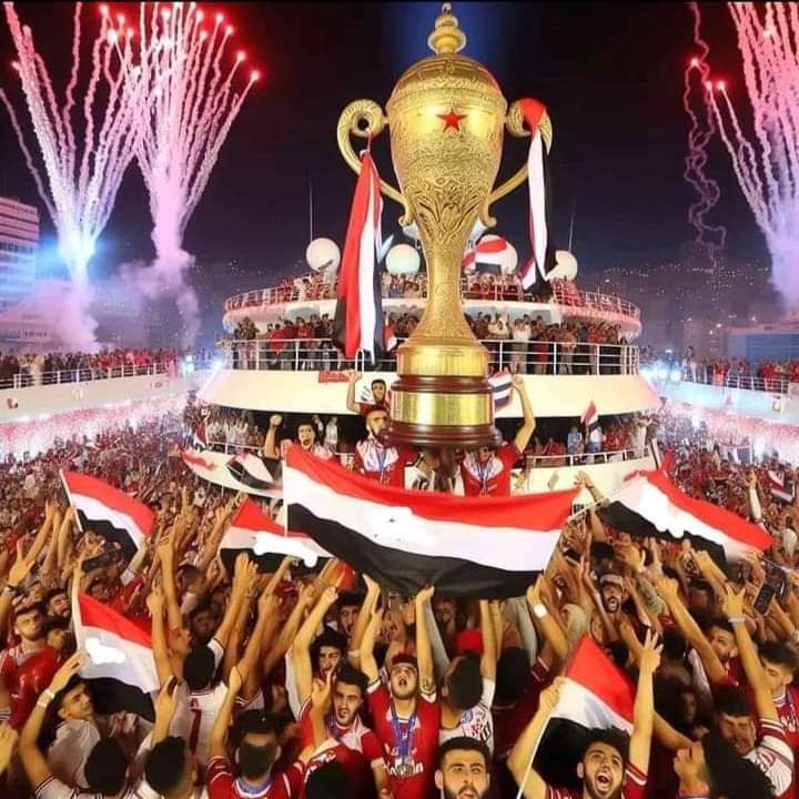 اثناء تتويجهم بالكأس.. الاعبين اليمنيين يفاجؤون العالم ويتركون الكأس ويحملون شي أخر .. شاهد