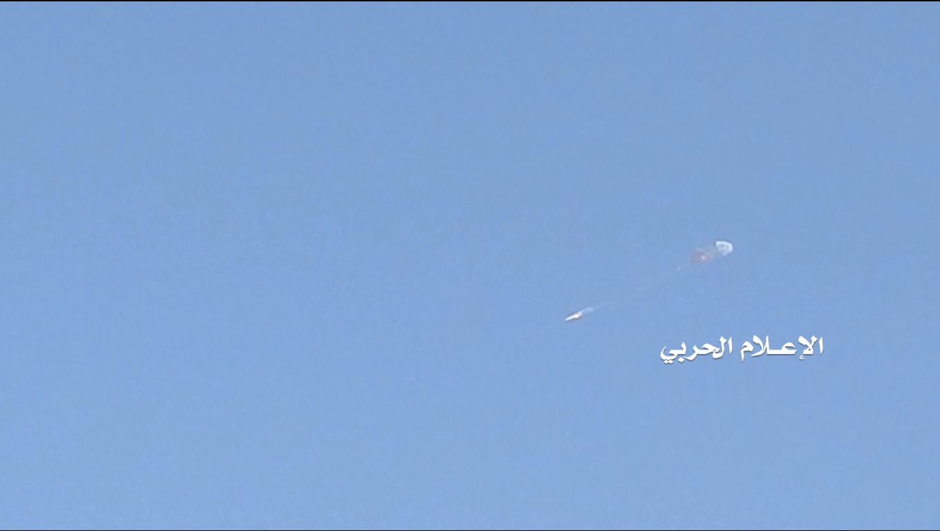 شاهد بالصور استهداف الدفاعات الجوية لطائرة اف 15 في أجواء محافظة صعدة
