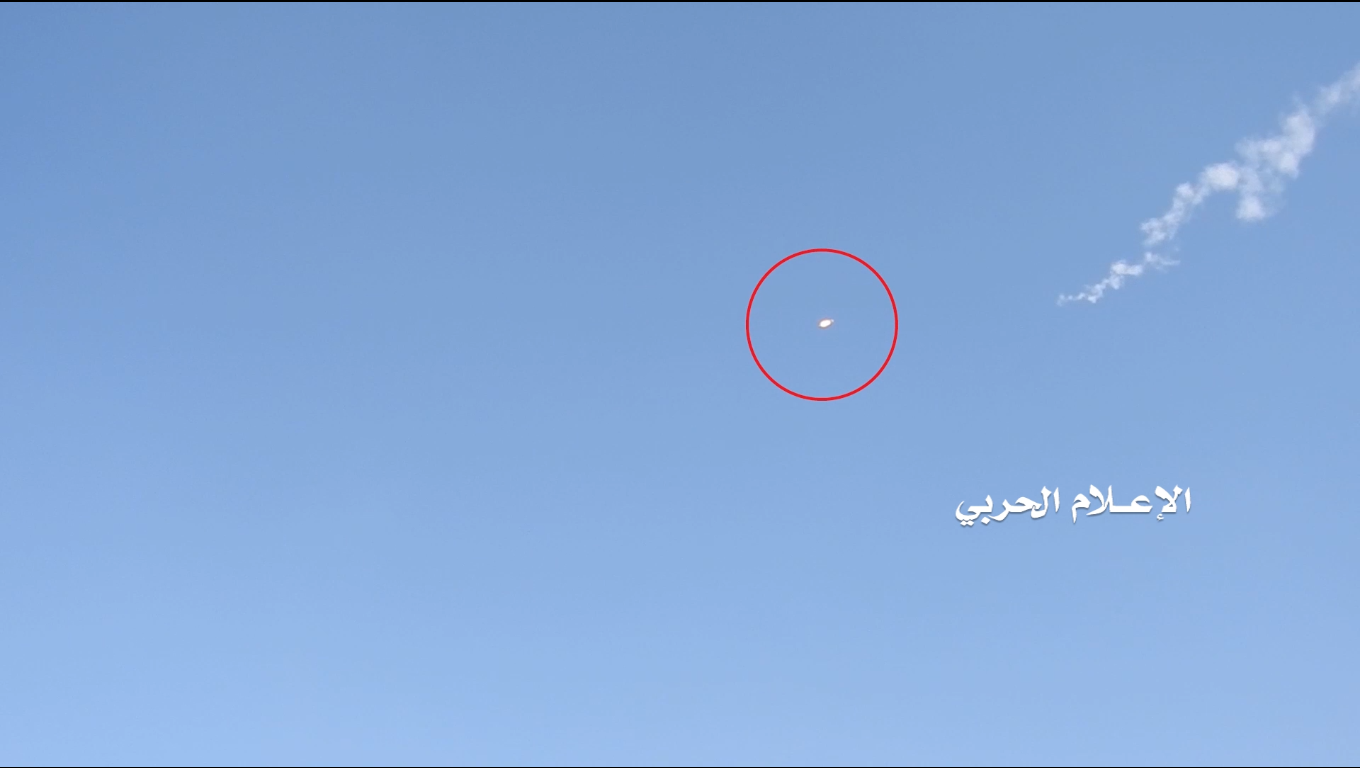 شاهد بالصور استهداف الدفاعات الجوية لطائرة اف 15 في أجواء محافظة صعدة