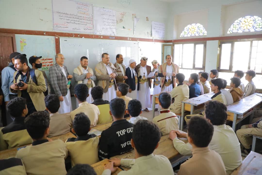مدير عام هيئة المواصفات يشارك في تدشين العام الدراسي الجديد بمديرية شعوب بالعاصمة صنعاء