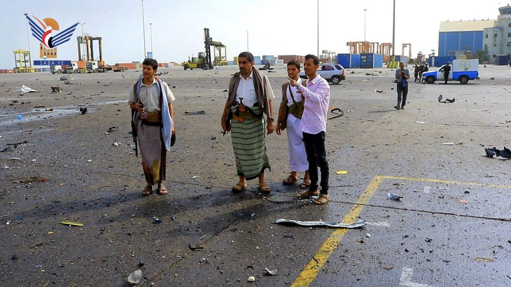 شاهد بالصورة ...كيف أصبح ميناء الحديدة بعد إستهدافه من قبل الكيان الصهيوني الغاصب