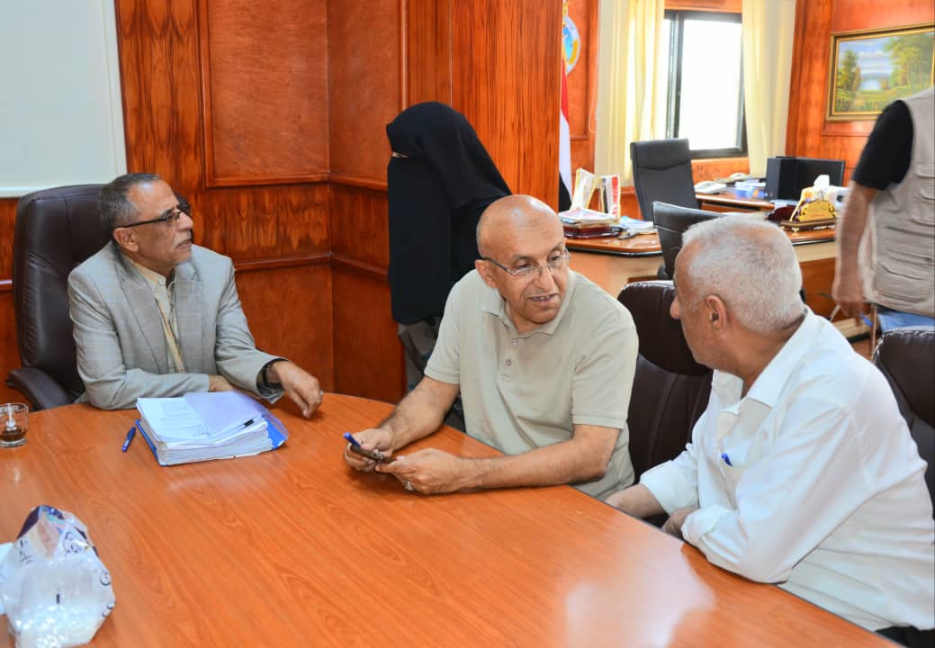 المواطنين يلتقون قيادة هيئة المواصفات في اليوم المفتوح التي تنظمه الهيئة بشكل إسبوعي لمناقشة القضايا المطروحة ووضع الحلول المناسبة