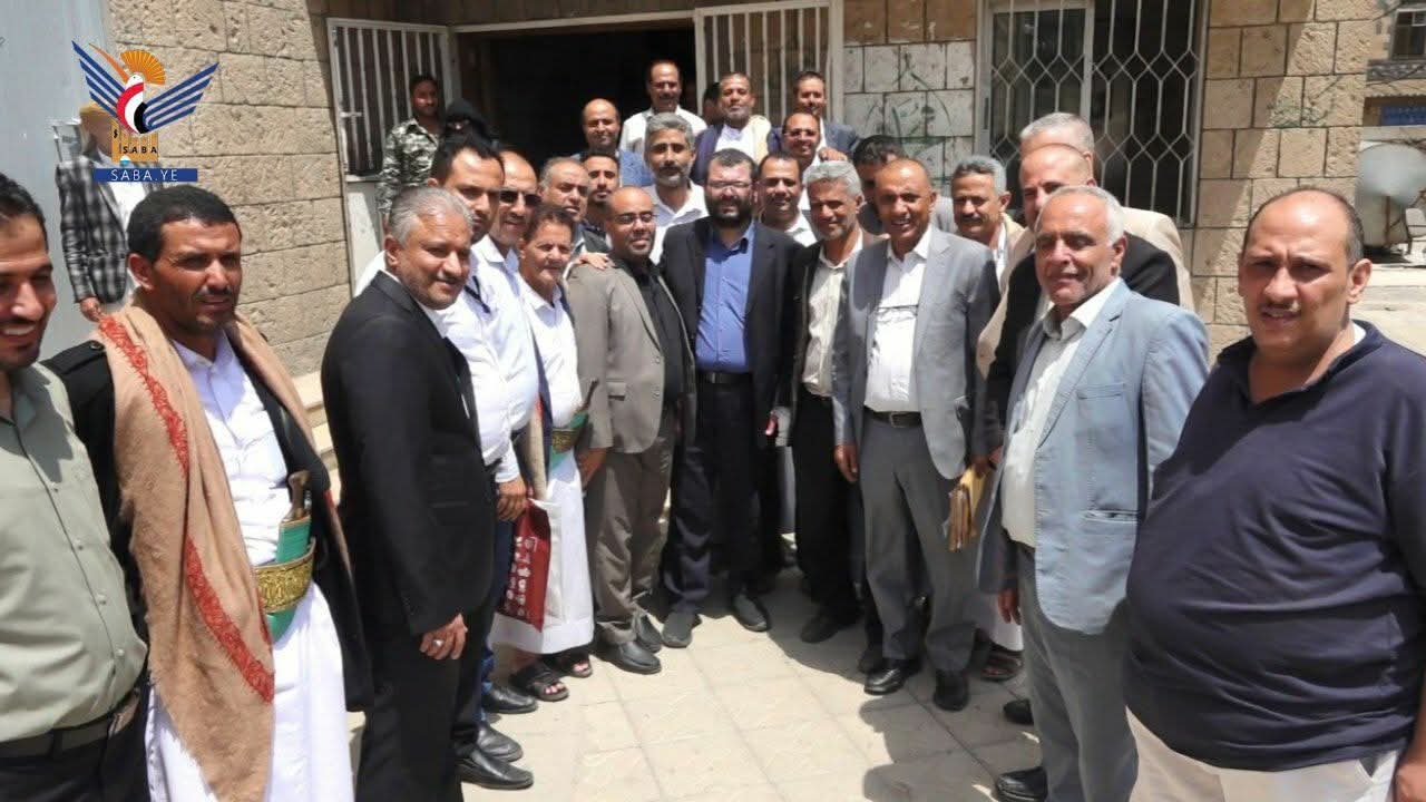 شاهد بالصور .. مصير وزير الصحة والبيئة 