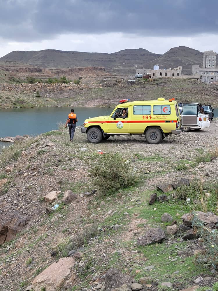 مصلحة الدفاع المدني تنشر فرق الغوص والإنقاذ والإسعاف على مختلف السدود والحواجز المائية في محافظة صنعاء ...