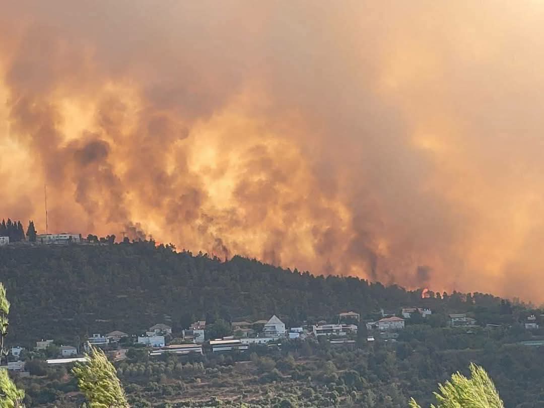 عاجل بالصور : حريق ضخم يلتهم إسرائيل ويهُدد منطقة جبال غرب القدس