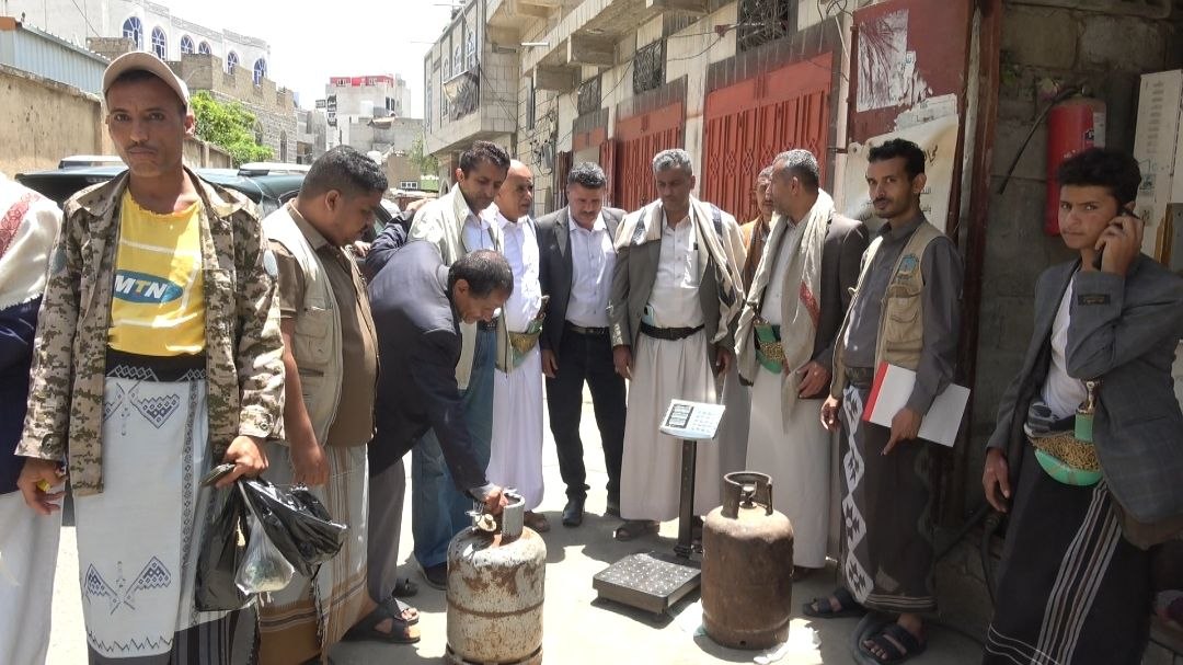 المواصفات والمقاييس تنفذ نزولاً ميدانياً للرقابة على محطات وطرمبات الغاز بمحافظة حجة
