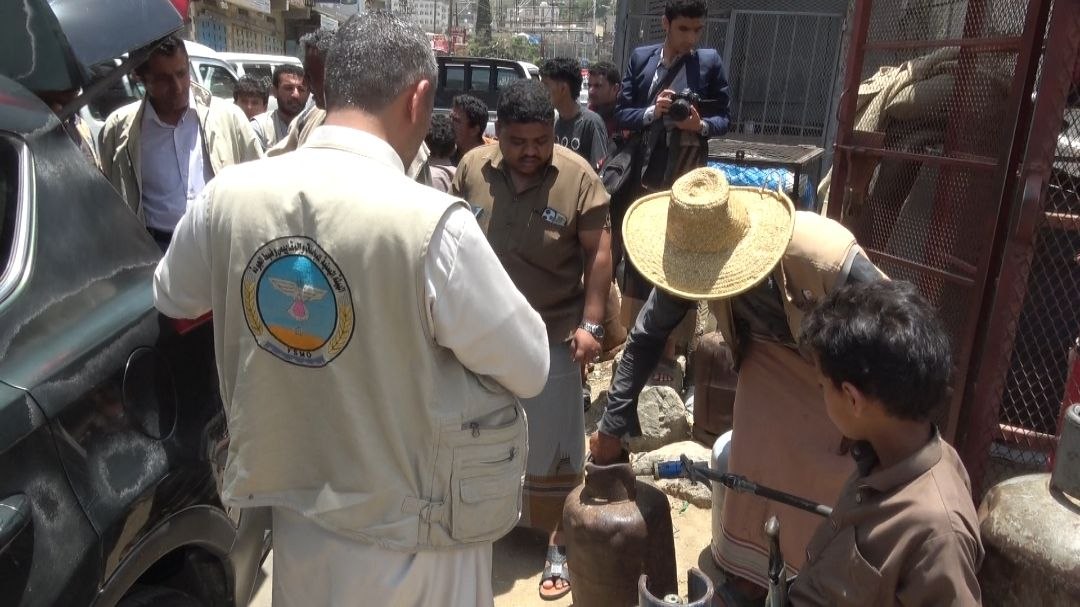 المواصفات والمقاييس تنفذ نزولاً ميدانياً للرقابة على محطات وطرمبات الغاز بمحافظة حجة