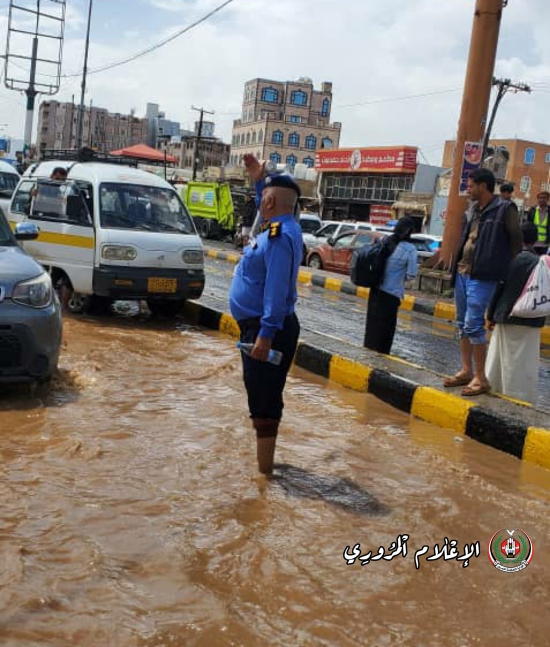 شاهد : جانب من جهود شرطة المرور في أمانة العاصمة والمحافظات الحرة
