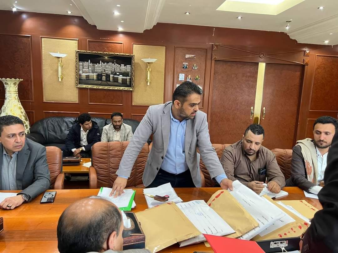 فتح مظاريف مناقصة توريد 400 إطار لناقلات شركة النفط اليمنية