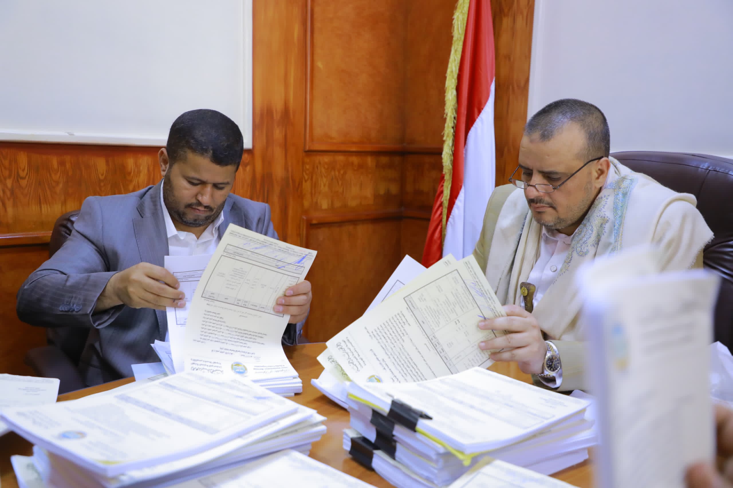 القائم بأعمال وزير الاقتصاد يعتمد 102 مواصفة قياسية جديدة ومحدثة في هيئة المواصفات
