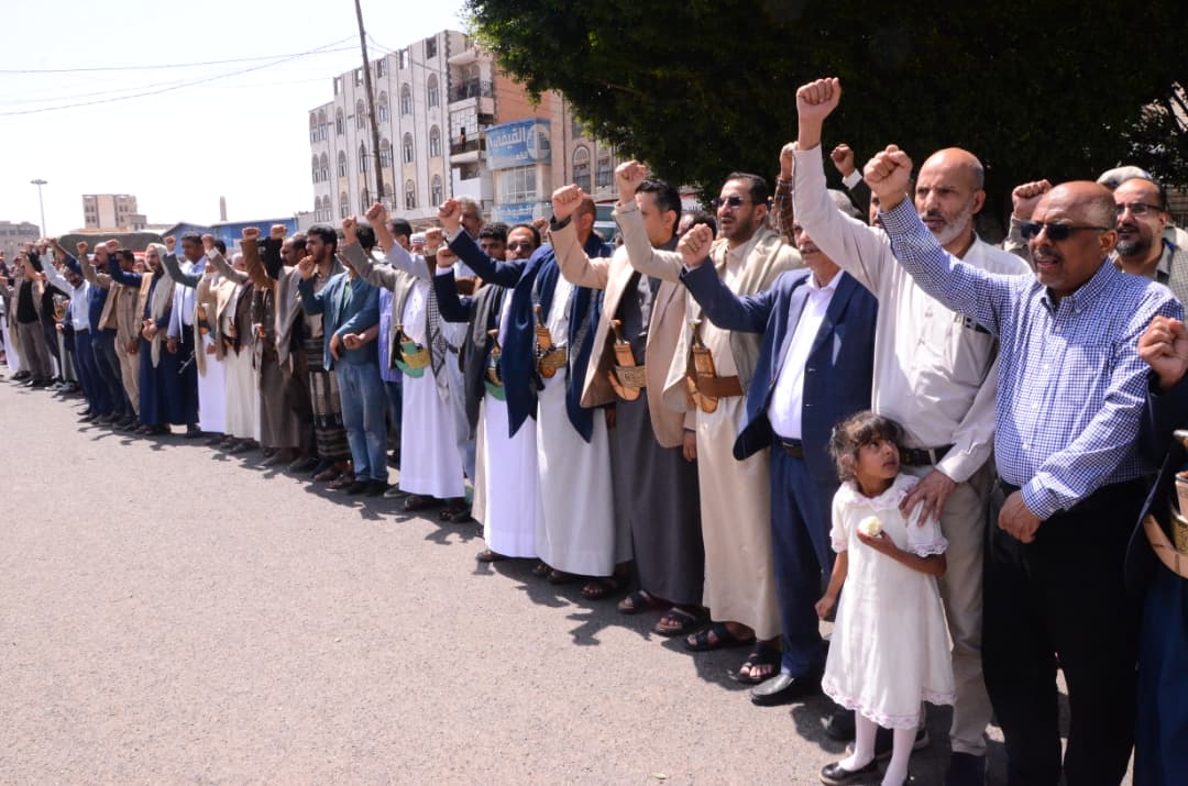 هيئة المواصفات تشارك في وقفة تأييد ومباركة لدعوة قائد الثورة للتصدي للمخاطر وإنهاء العدوان والحصار