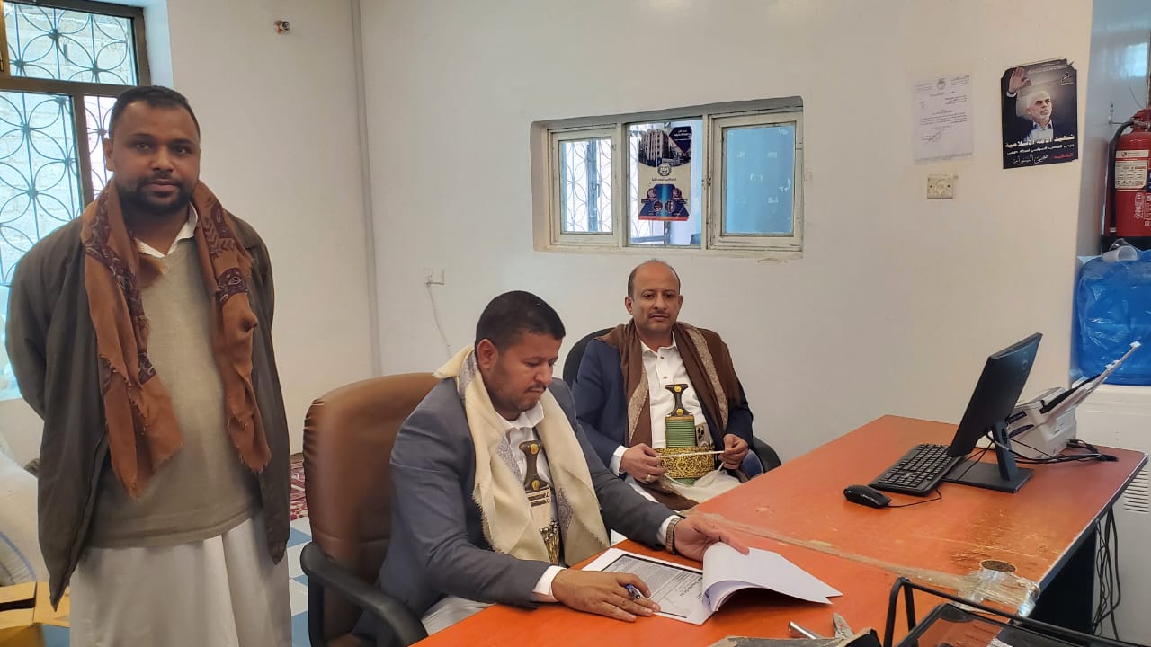 مدير عام هيئة المواصفات يتفقد الانضباط الوظيفي بفرع الأمانة ومركز صنعاء الرقابي