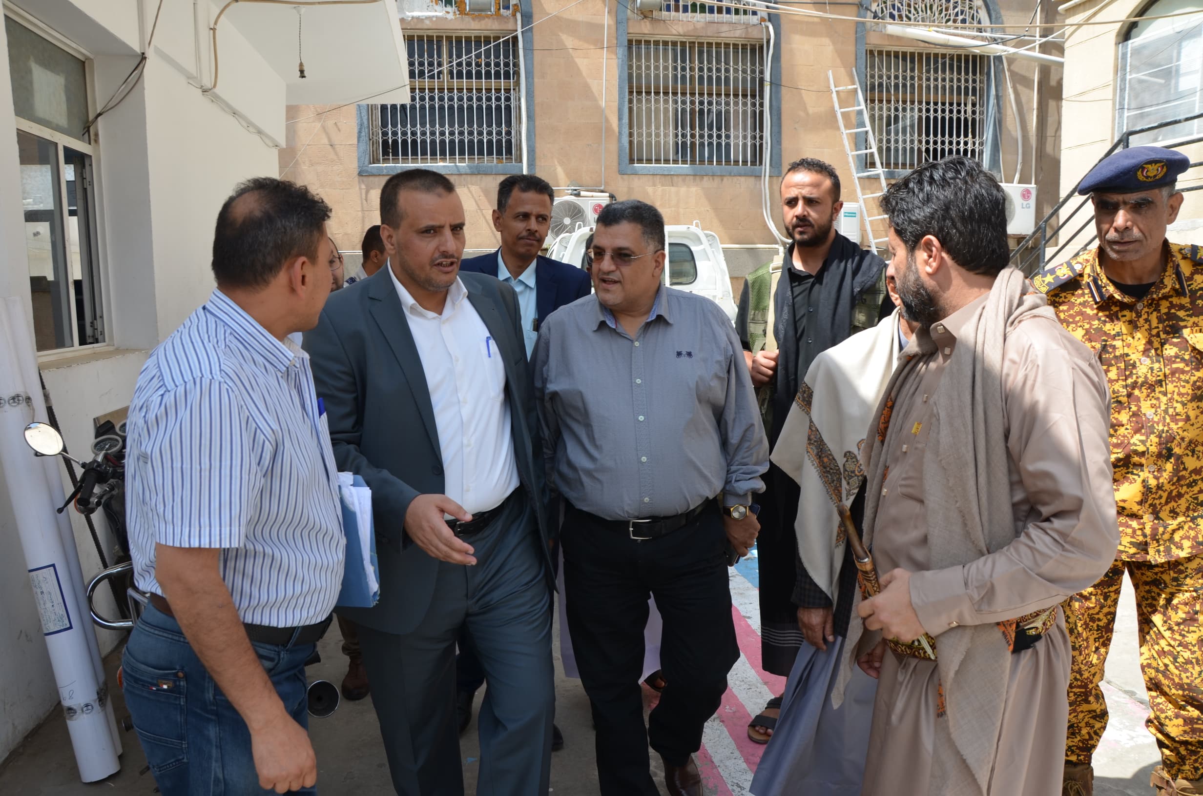 فريق من وزارة الخدمة المدنية يتفقد مستوى الانضباط الوظيفي بهيئة المواصفات والمقاييس 
