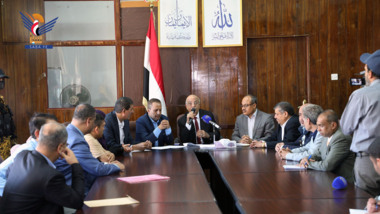 رئيس حكومة صنعاء يقدم اقراره بالذمة المالية إلى هئية مكافحة الفساد  .. صور + تفاصيل