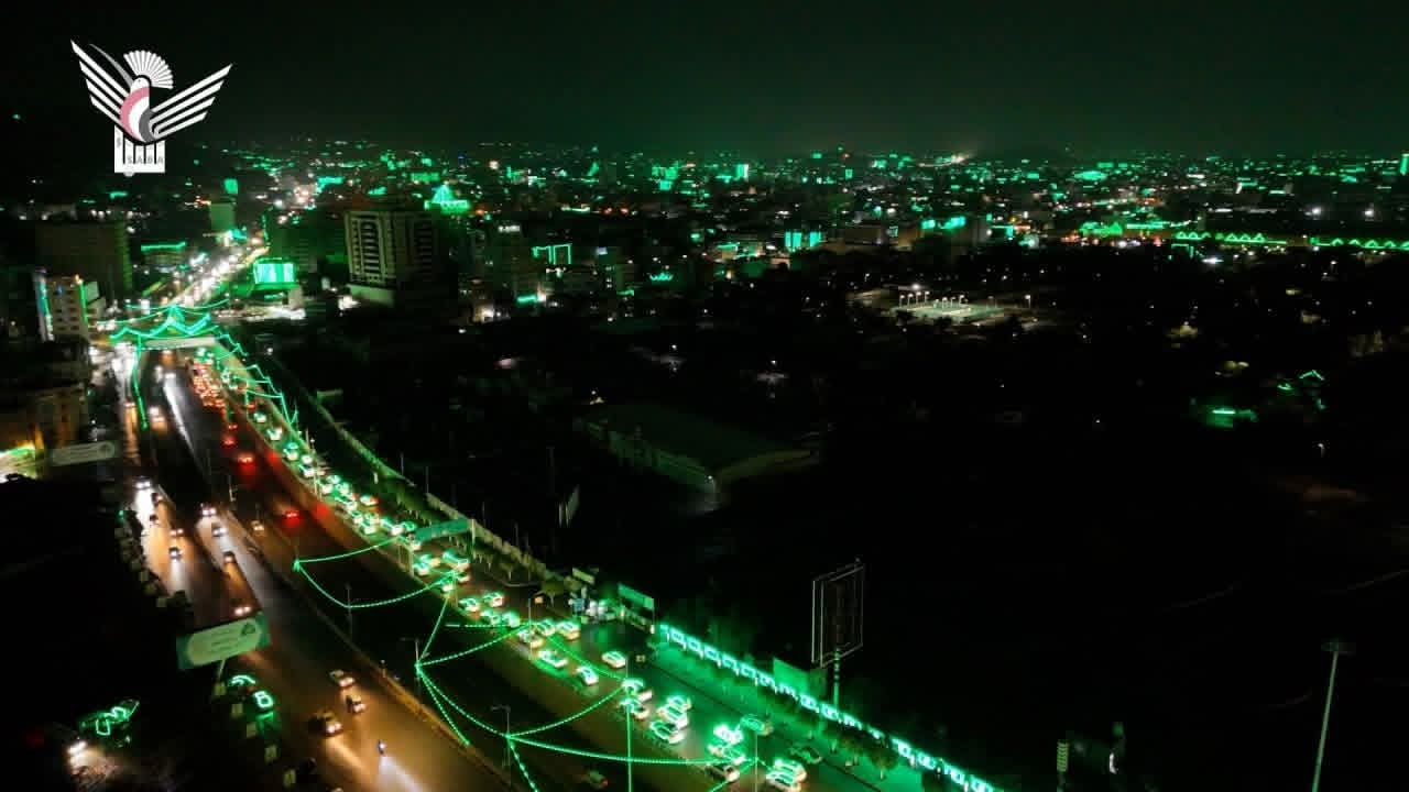 شاهد بالصور مسيرة ضوئية ضخمة للسيارات بالعاصمة صنعاء احتفاءً بمولد النور