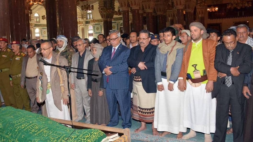 رئيس الوزراء وعدد من قيادات الدولة ومحافظة شبوة يشيعون فقيد الوطن الشيخ سيف بن طاهر الجنيدي