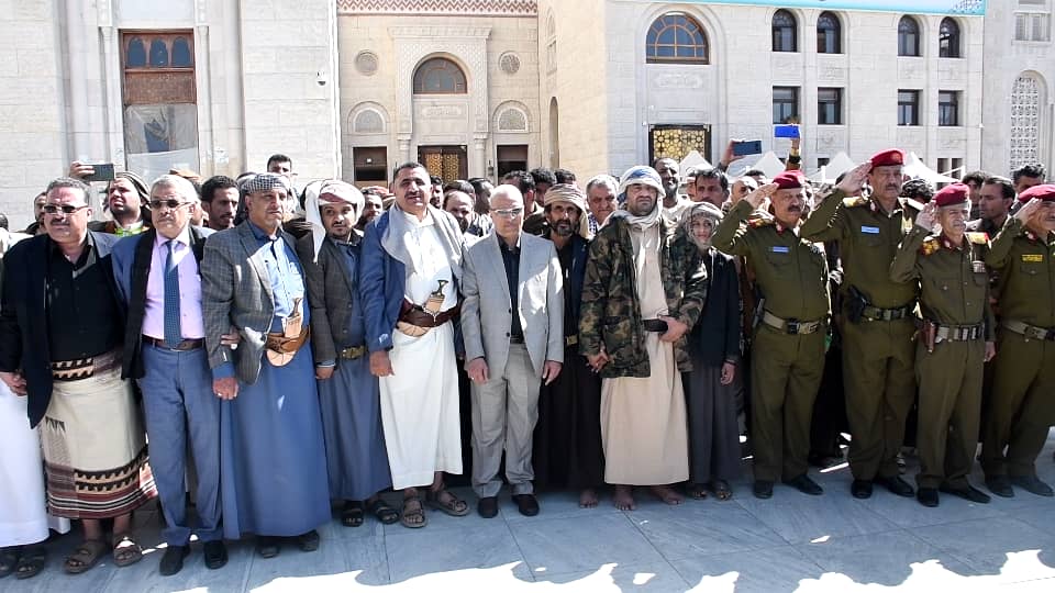 رئيس الوزراء وعدد من قيادات الدولة ومحافظة شبوة يشيعون فقيد الوطن الشيخ سيف بن طاهر الجنيدي