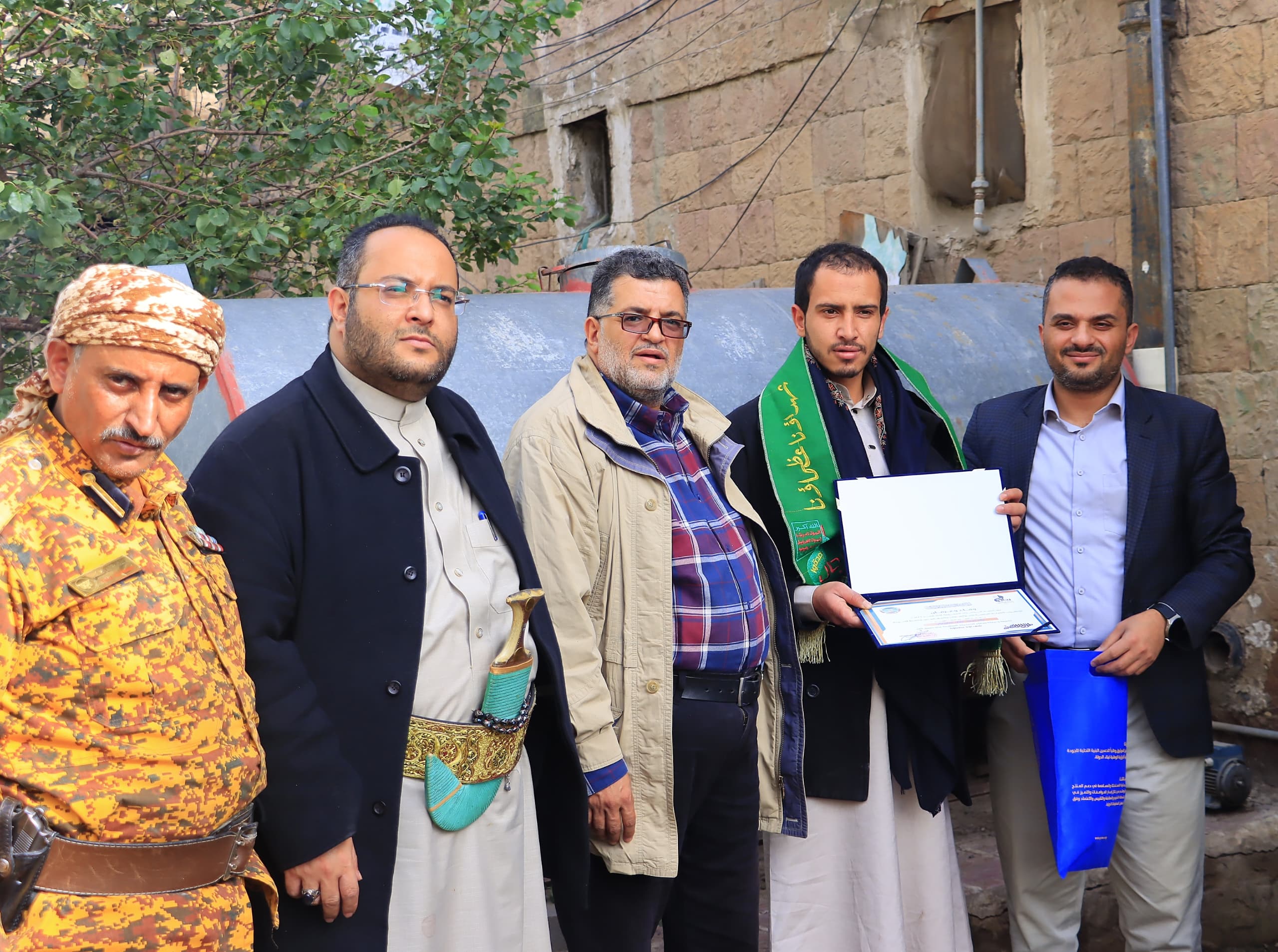 قيادة هيئة المواصفات والمقاييس وضبط الجودة تزور أسر الشهداء