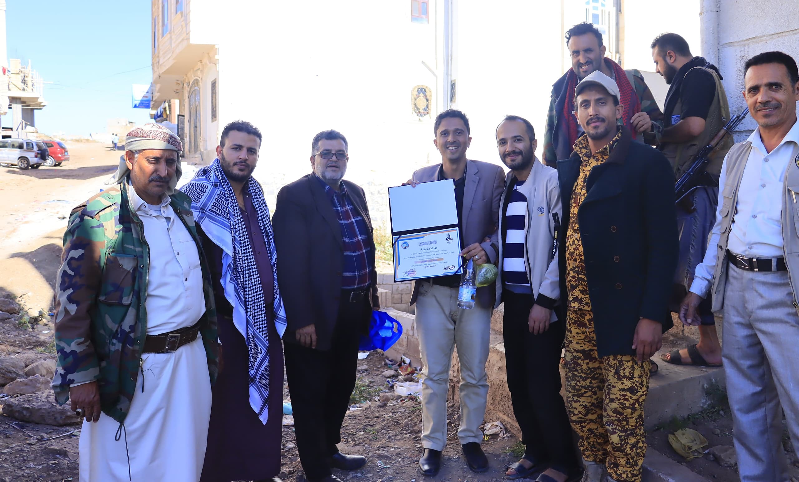 قيادة هيئة المواصفات والمقاييس وضبط الجودة تزور أسر الشهداء