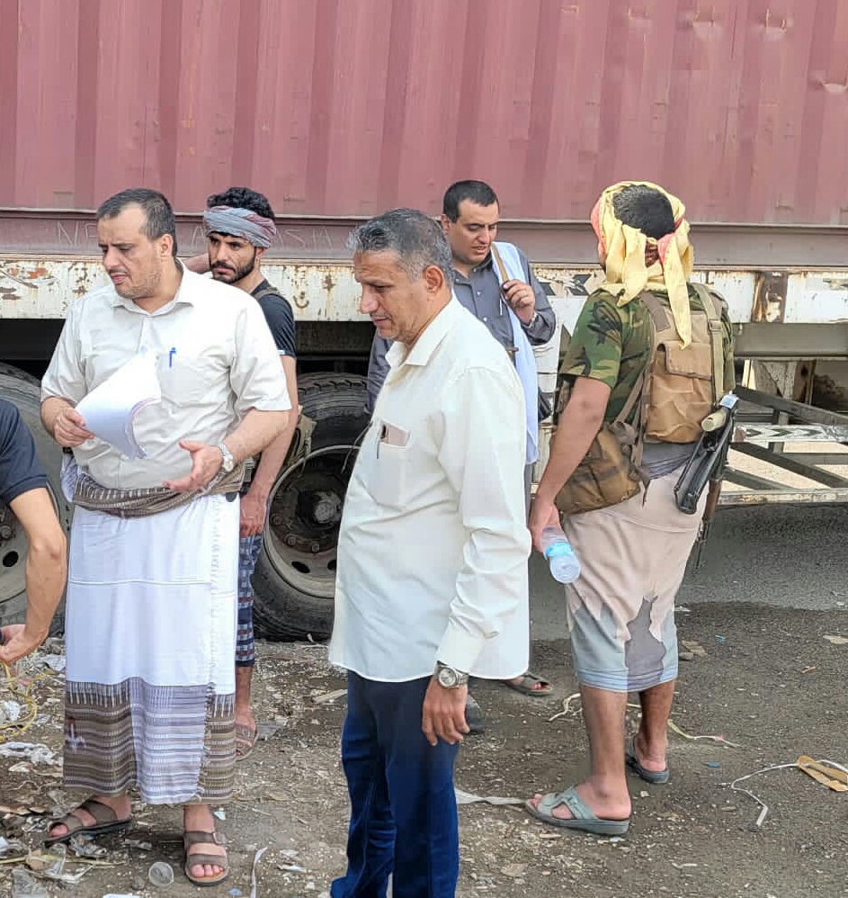 مدير عام هيئة المواصفات والمقاييس يطلع على سير العمل بفرع الهيئة بالحديدة