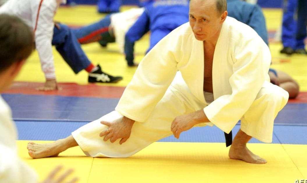 الرويشان : بين المصارع بوتين والفنان زلينكسي !