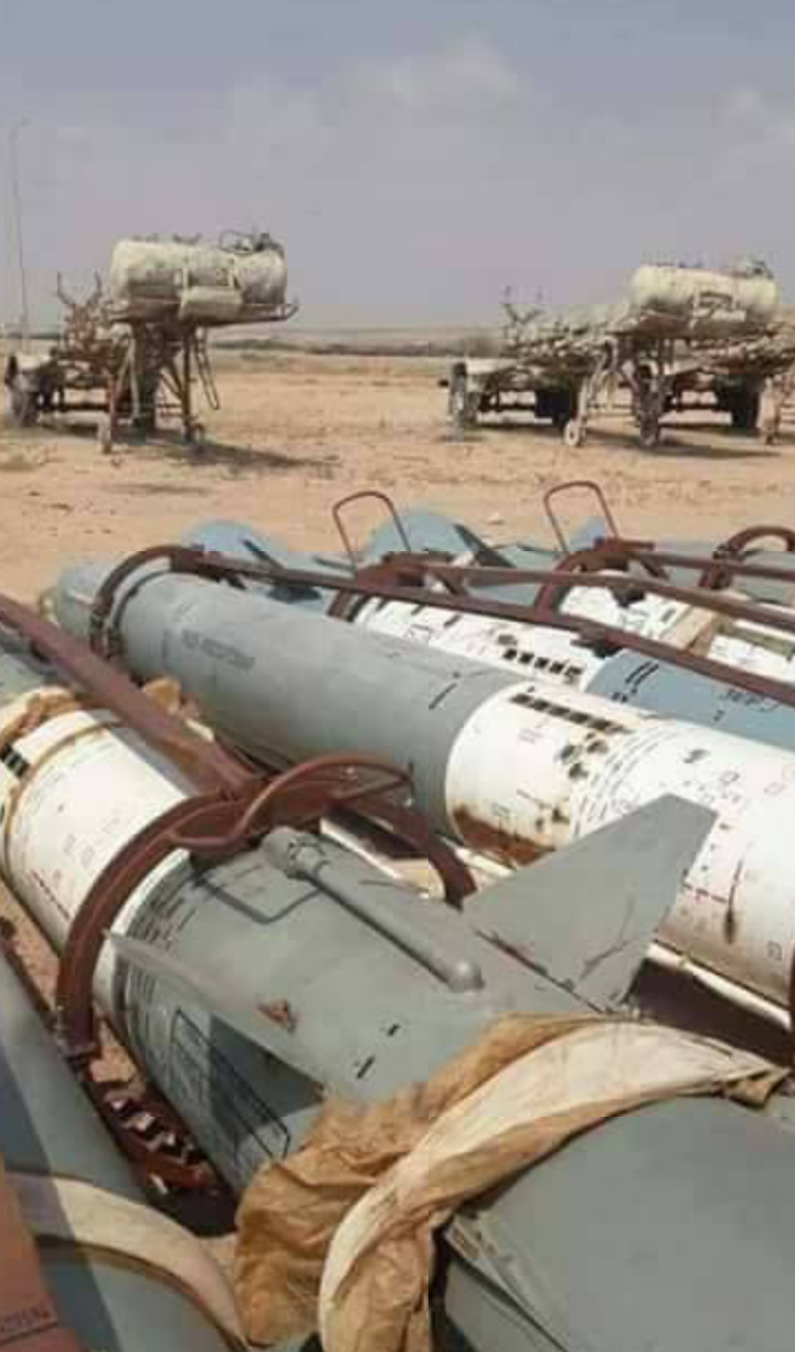 شاهد بالصور تحالف العدوان يفجر عشرات الصواريخ البالستية اليمنية