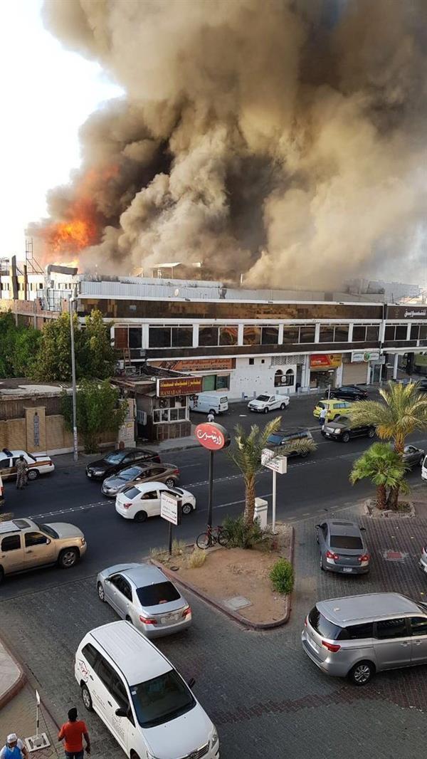 شاهد بالصور ماحدث اليوم بالسعوديةسحب الدخان يغطي سماء مدينة جدة والنيران تشتعل بكثافه