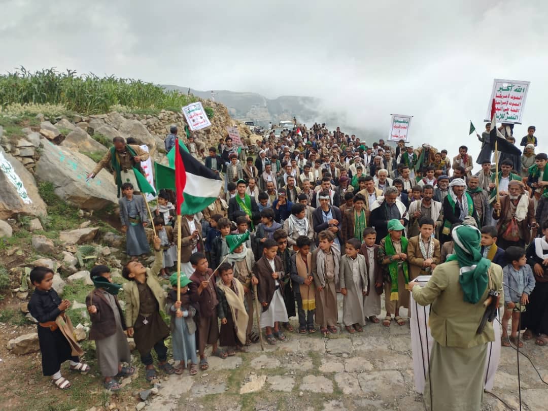أبناء الأشمور بعمران في مسيرة حاشدة: 