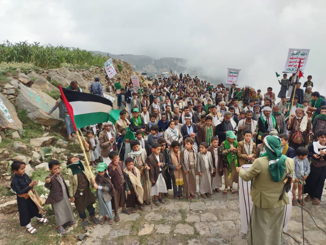 أبناء الأشمور بعمران في مسيرة حاشدة: 